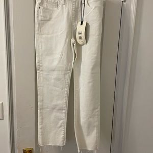 NWT Levi’s white jeans with frayed hem